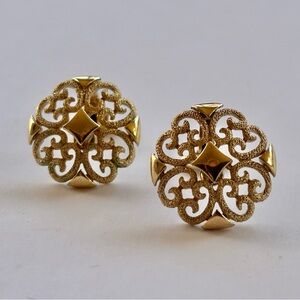 Vintage Avon Gold Tone Filigree Scrollwork Clip On Earrings Signed 1971